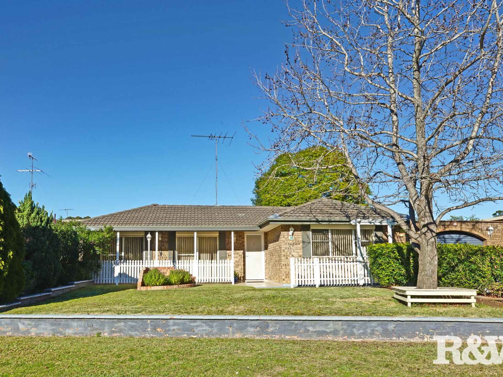 18 Buckland Road St Clair