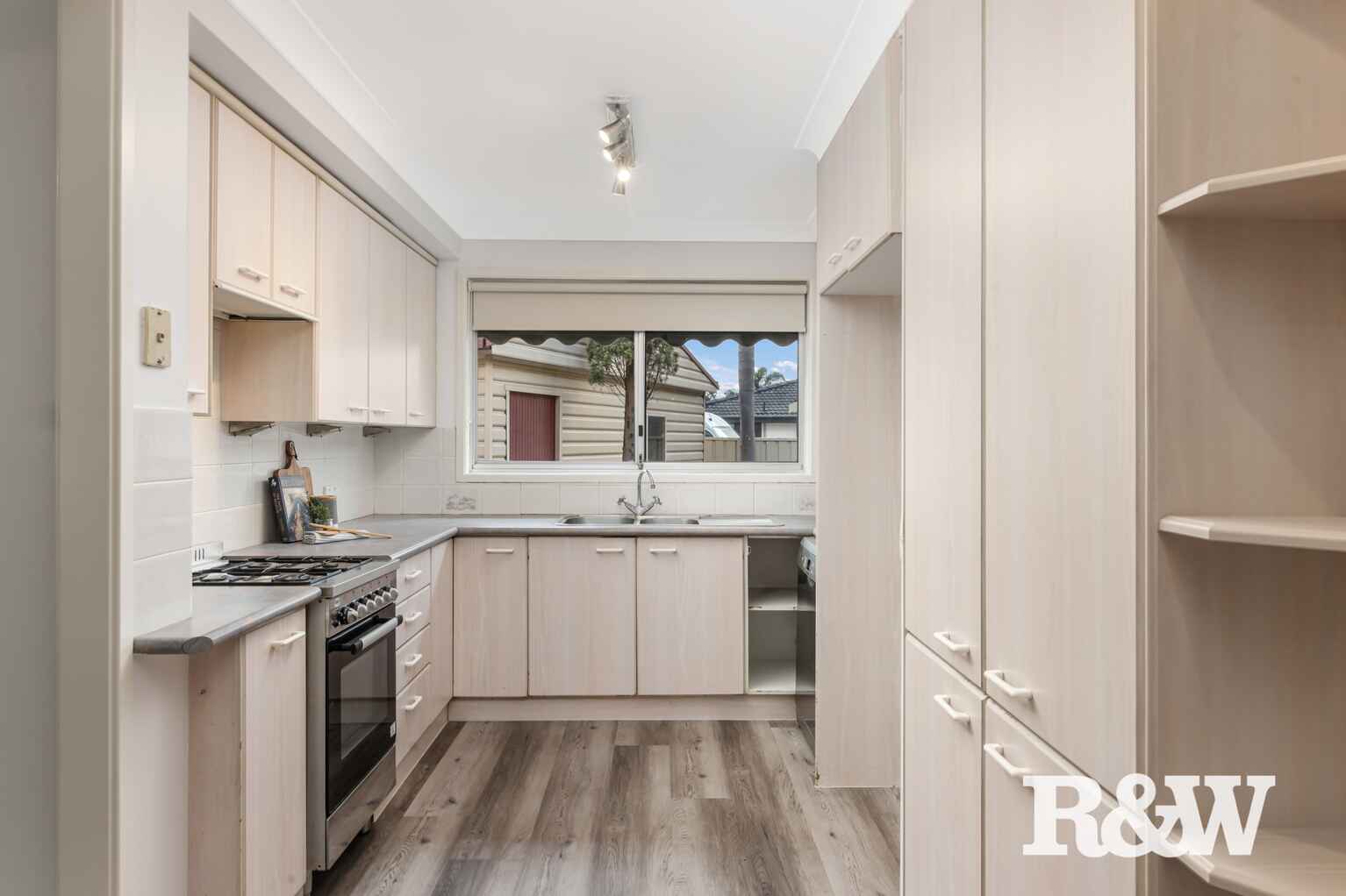 16 Avon Place St Clair