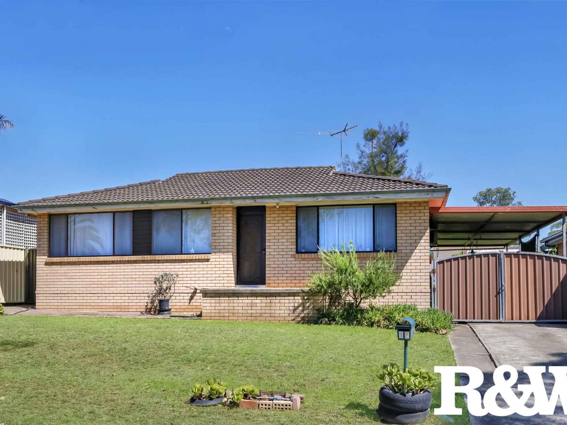 13 Lyall Avenue Dean Park