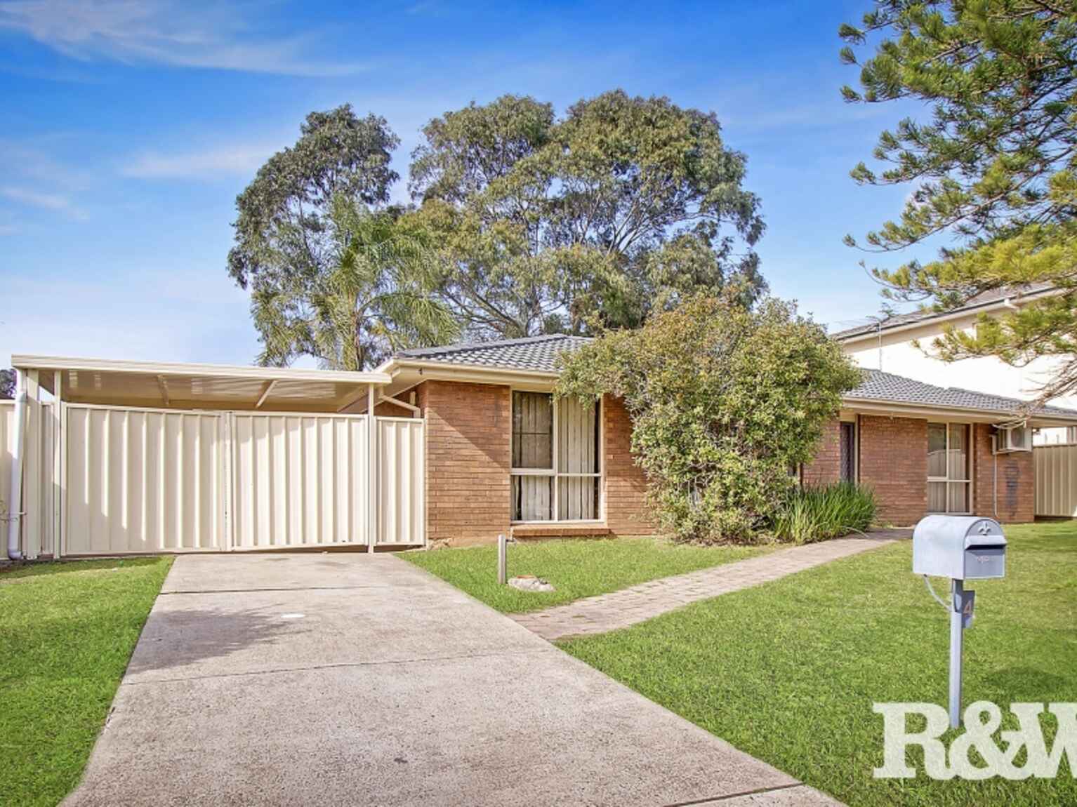 4 Barossa Close St Clair