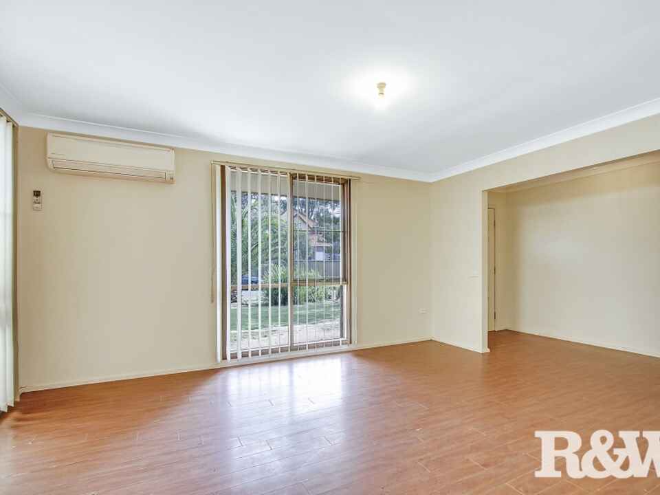 4 Barossa Close St Clair