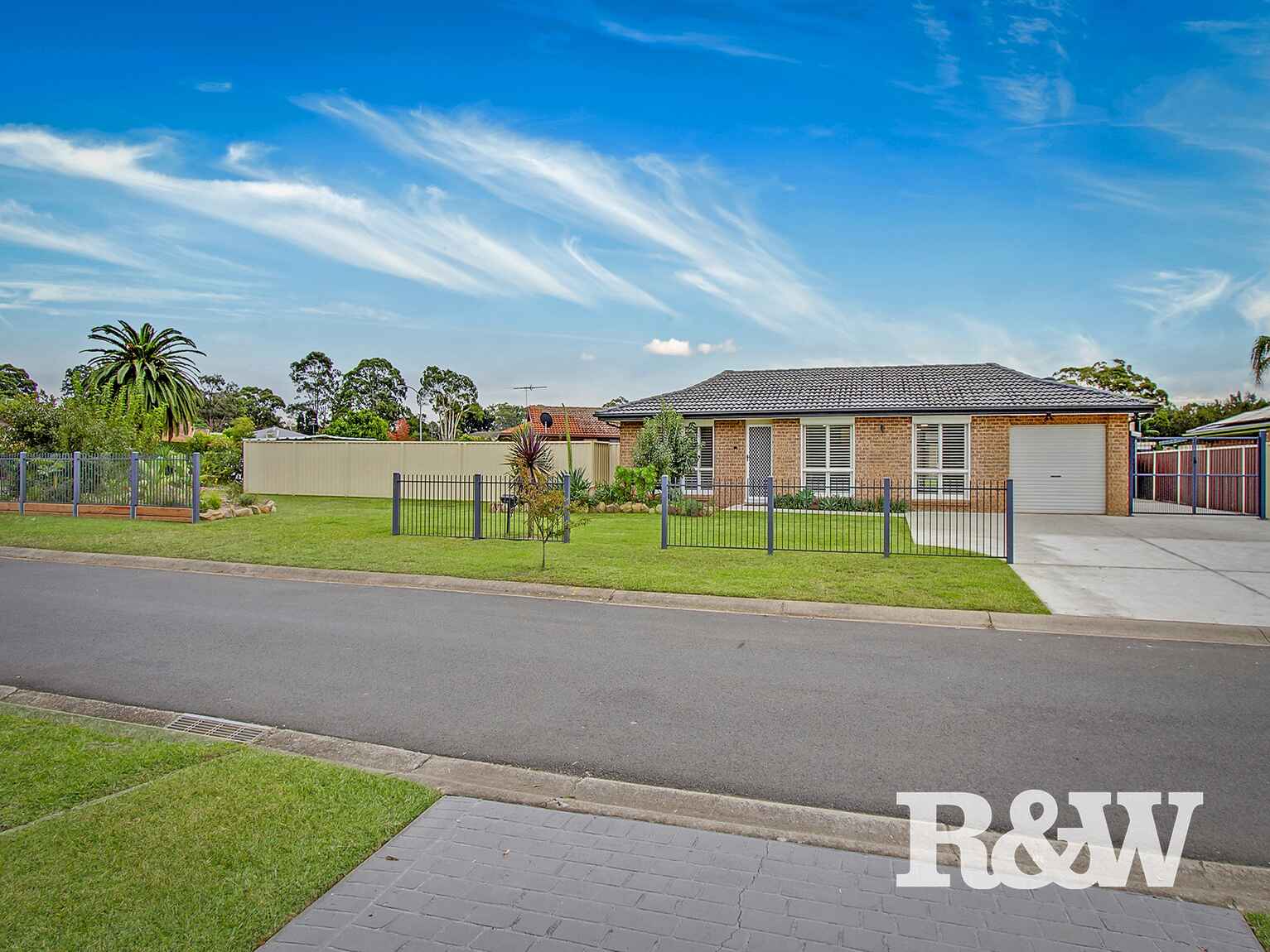 1 Blackbird Glen Erskine Park 1 Blackbird Glen Erskine Park