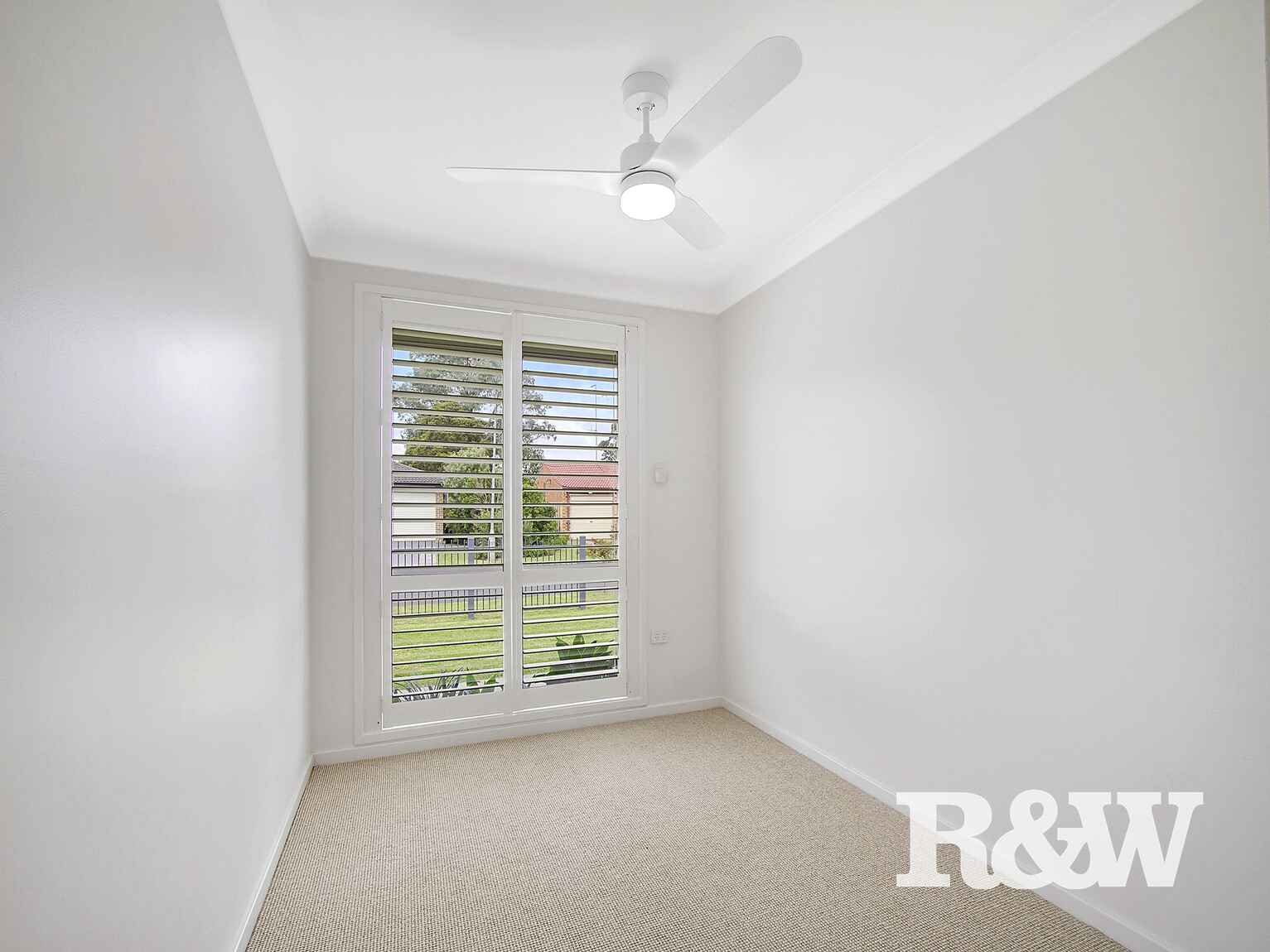 1 Blackbird Glen Erskine Park 1 Blackbird Glen Erskine Park