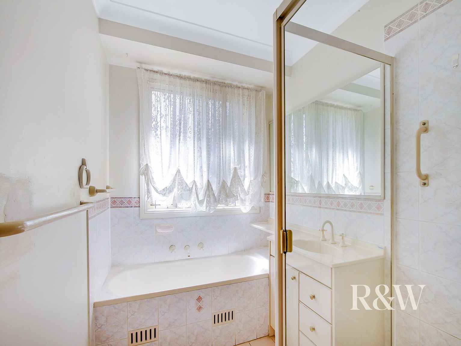 5 Shamrock Court St Clair