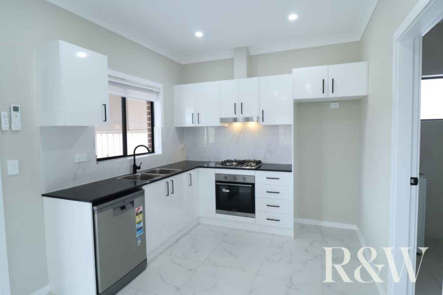 4A Madison Circuit St Clair