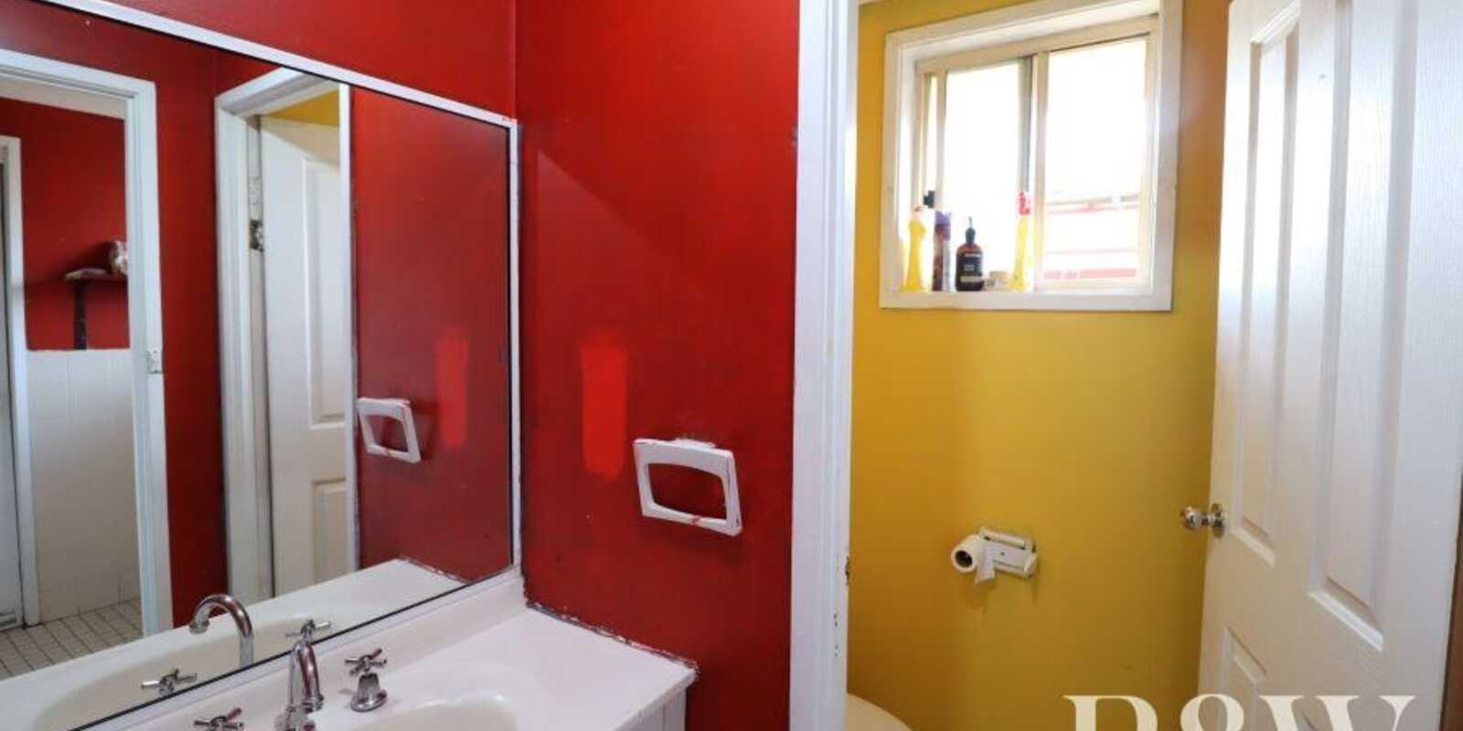 99 Explorers Way St Clair