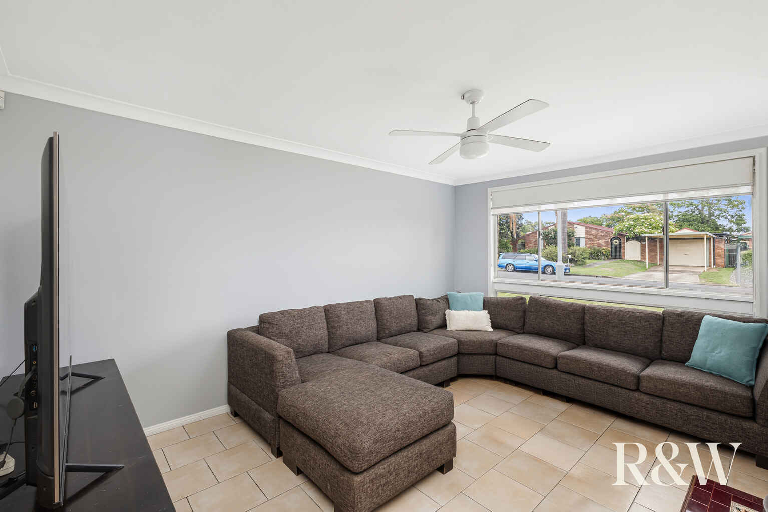 30 Francis Greenway Avenue St Clair