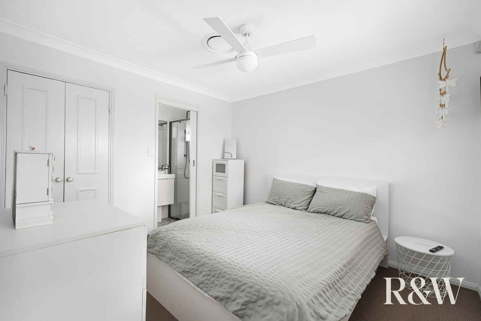 30 Francis Greenway Avenue St Clair