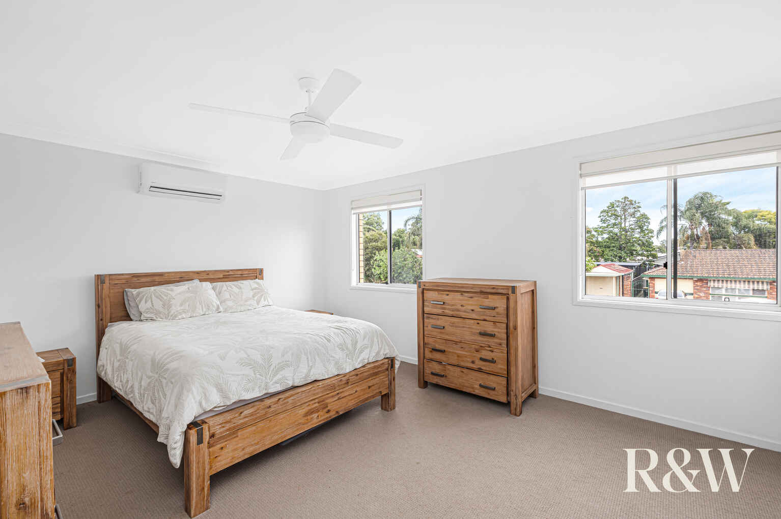 30 Francis Greenway Avenue St Clair