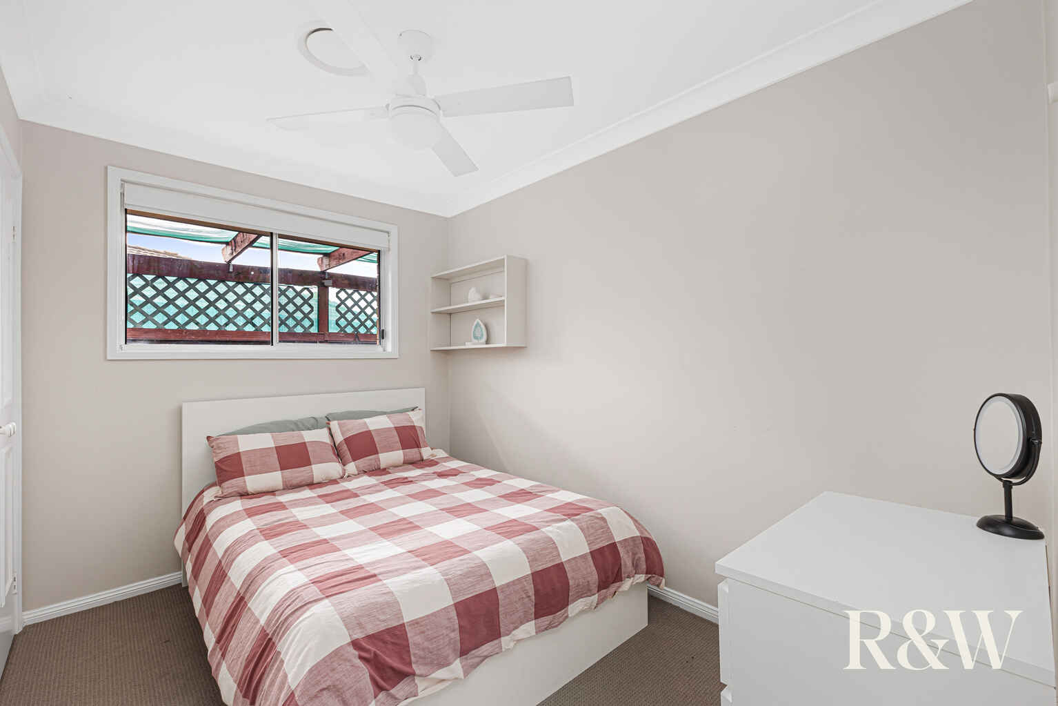 30 Francis Greenway Avenue St Clair