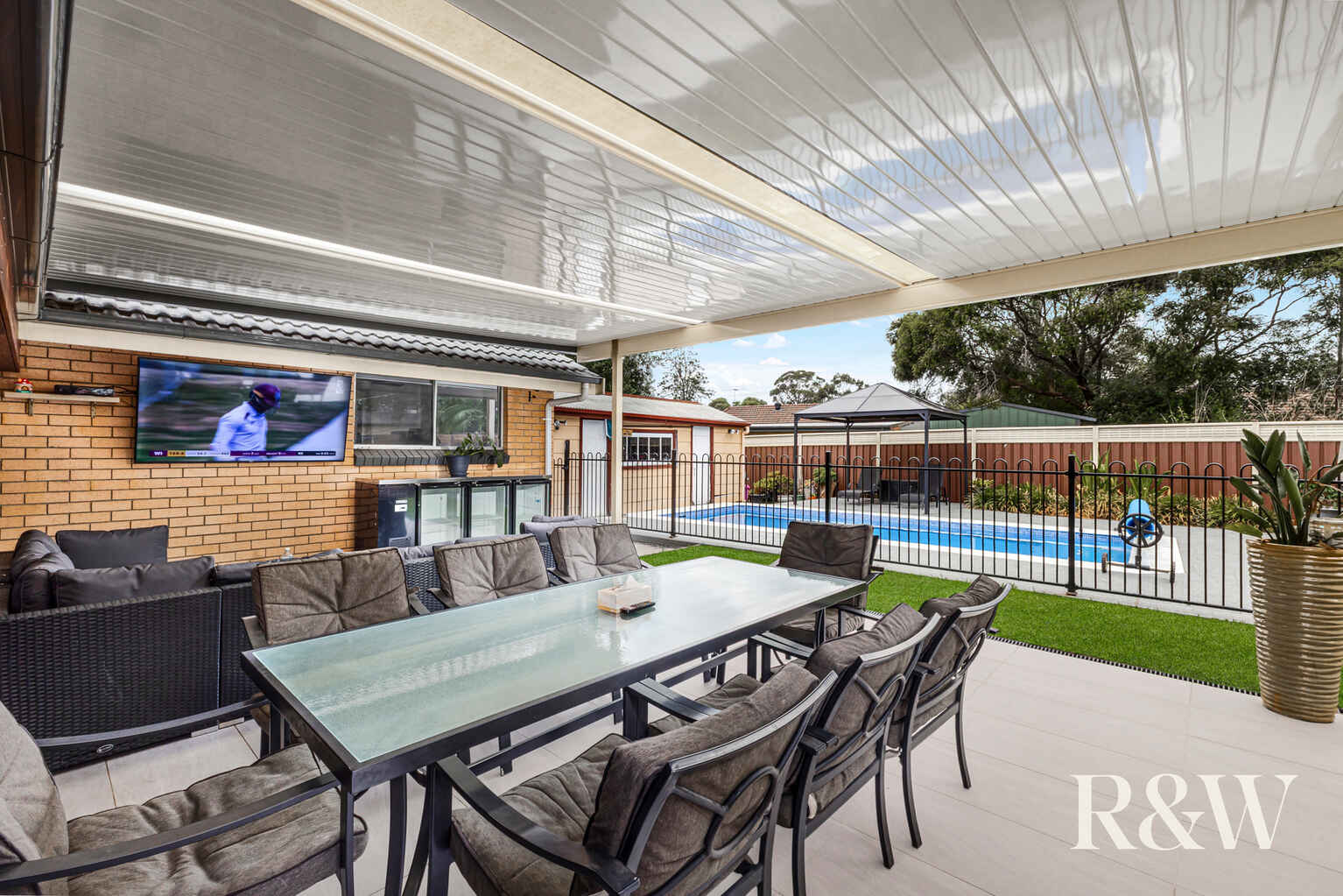 30 Francis Greenway Avenue St Clair