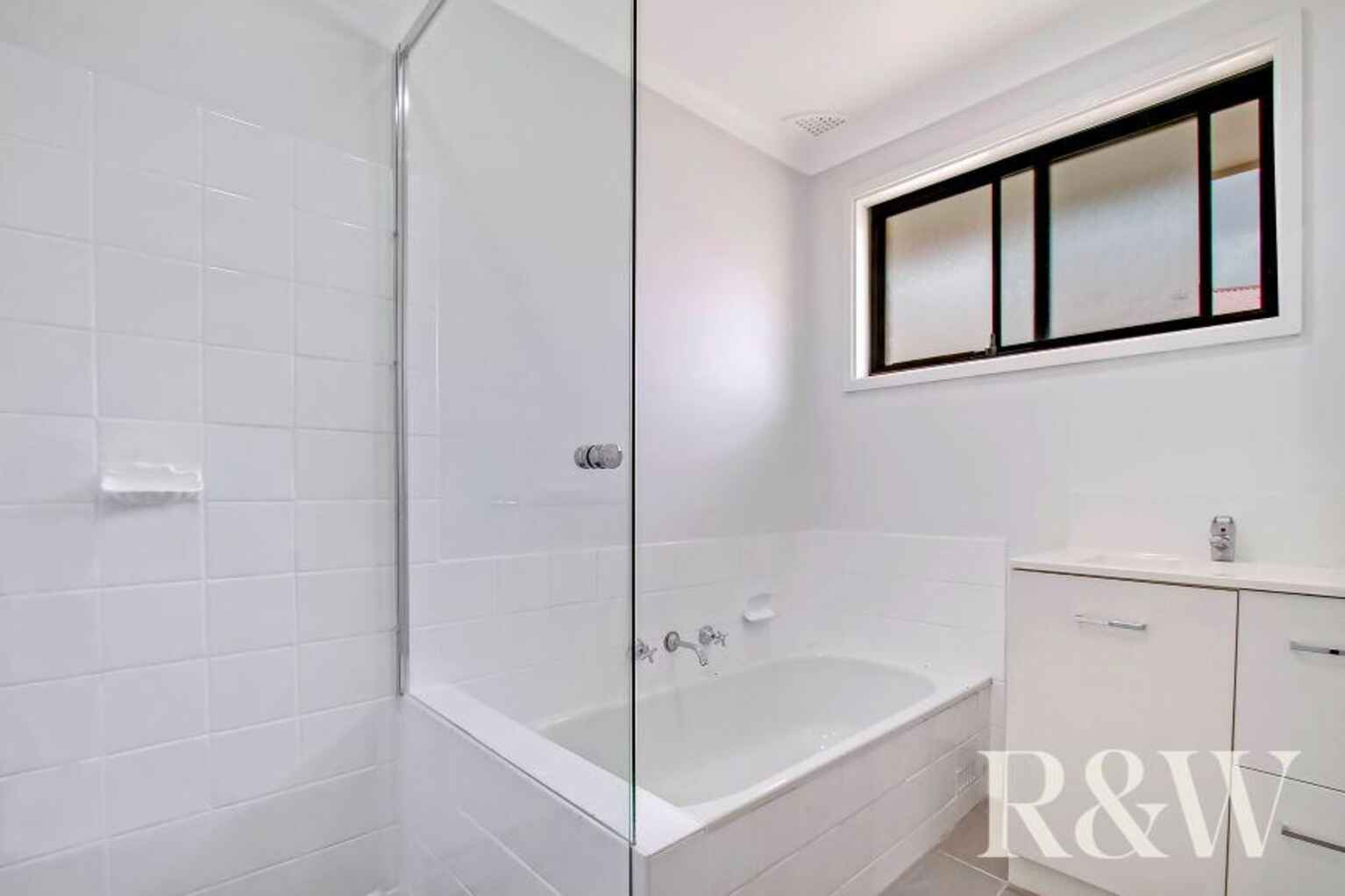 2 Francis Greenway Avenue St Clair